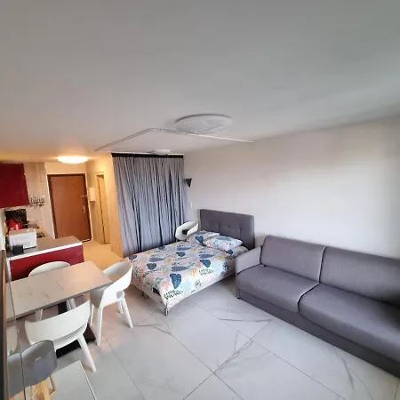 Le 20 Apartment *